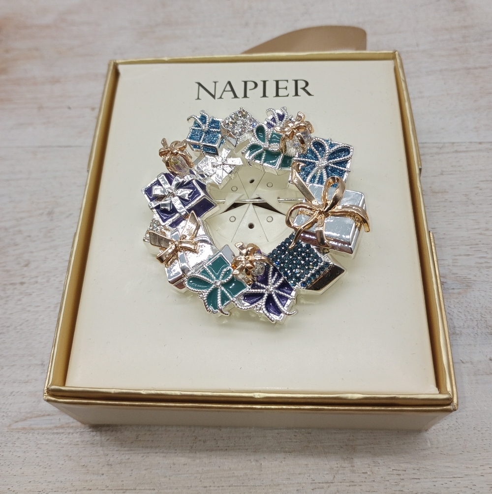 Napier Christmas Gift Wreath Pin